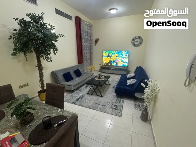 شقه غرفتين وصاله مفروشه بالعين عشارج شامل الكهرباء والماء والإنترنت إيجار شهري