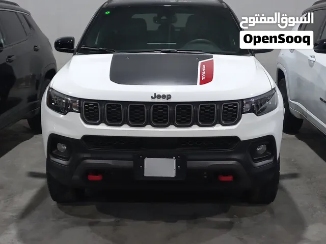 جيب  كومباس  موديل 2025 وارد امريكي  السيارة جبلية  عداد المسافة 39,455 فل الفل مواصفات  محرك 2000