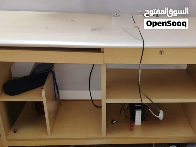 طاولة مكتب مستعملة