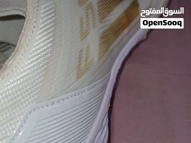 بوت adidas مقاس 42