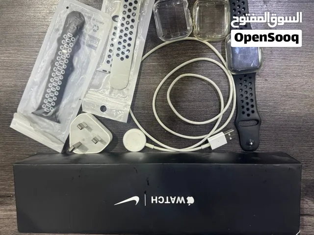 أبل واتش 5 NIKE ++ 44 مم GPS خلوي مع كامل الملحقات و عليها حماية من شيبس ب12 دك