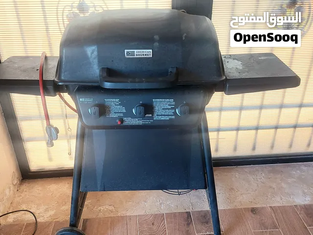 American Gourmet by Char-Broil 3 burner gass grill/warm rack/side shelves/gas regulator barely used