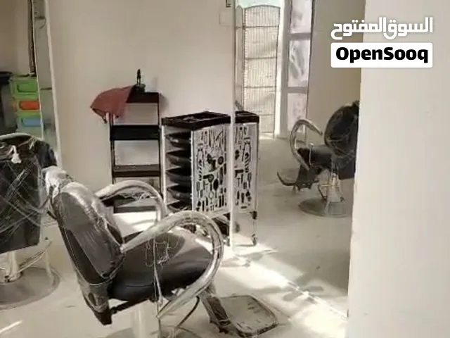 ا كرسيين حلاقة مع اثنين مرايات مال حلاقة مال صالون