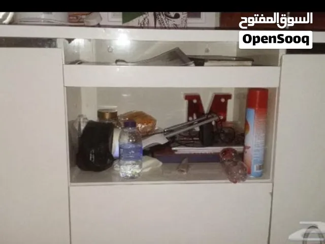 دولاب (بوفيه) تخزين وتلفزيون مودرن للبيع - بحالة ممتازة من شركة ايكيا (IKEA)