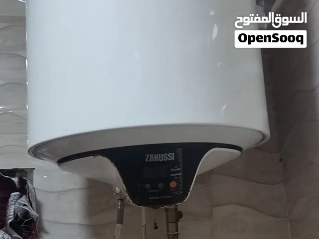 سخان زانوسي 40 ليتر في تسريب كما موضح و قعدت حمام دروفيت من غير غطاء ولا سديري