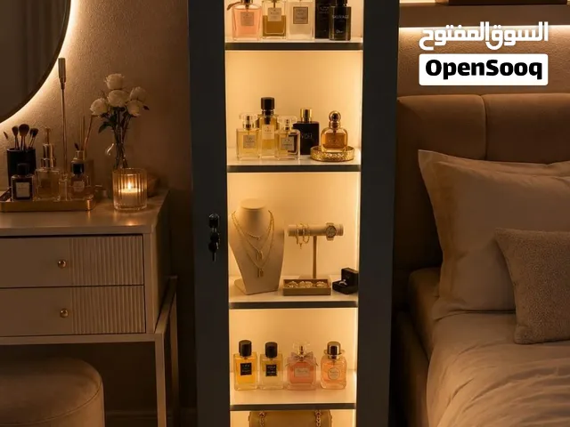 فاترينا إنارة لد   السعر 125 ألف  ارتفاع 175سم عرض 50 سم عمق 30 سم   توصيل داخل بغداد مجاني  المحافظ