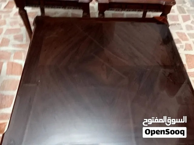 طقم طاولات خشب زان ثقيل بحالة جيدة