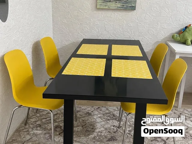 طاولة طعام صغيرة من ايكيا للبيع