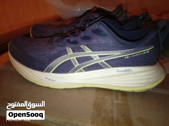 حذاء رياضي من asics أصلي
