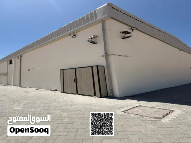 مستودع للايجار السنوى مساحة 7200 قدم ميزانين كهرباء 108 كيلو وات بمنطقة الجرف الصناعية 2 موقع ممتاز.