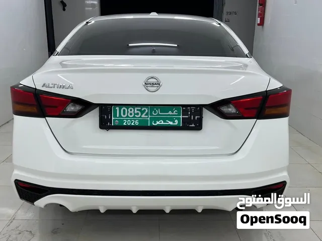 للبيع التيما 2019 S بحادث خفيف واضح في رقم الشاصي سيارة جميلة