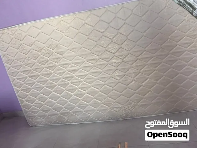 للبيع مترس سرير حجم نفر ونص سعره 10 دينار مستعمل فتره بسيطه