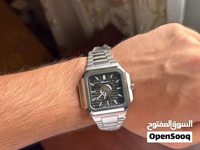 ساعه على نبض في موصفات عاليه أوتوماتيكي بحت