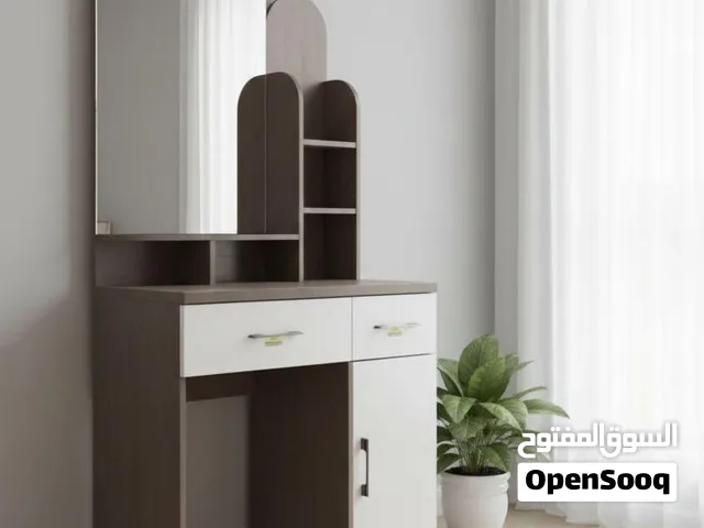 ميز مراية متعدد الألوان