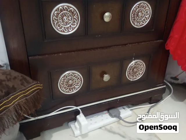 طاولة جانبية للبيع