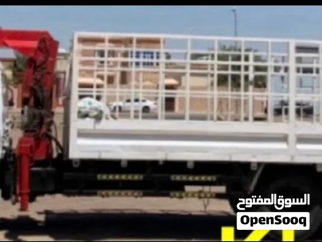 للبيع شاحنة 8 طن نيسان UD مستعمل 97 مع رافعة