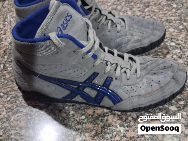 حذاء مصارعة نمرة 45 للبيع