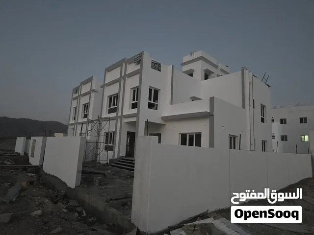 توين فيلا للبيع فى العامرت موقع ممتاز بجوار عقبه بوشر موقع ممتاز