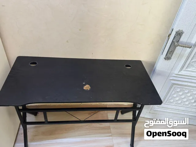 طاولة جيمنج مستعمله أمورها طيبه