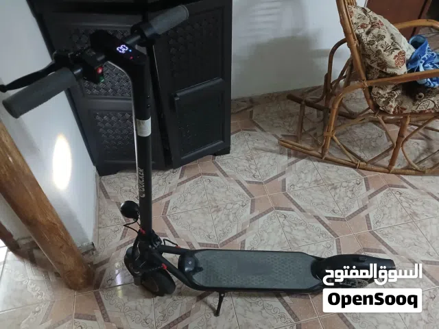 سكوتر كهرباء مستخدم لشهر واحد  فقط نوعه Queker موديله A10 حجمه واسع وبحمل 150 كيلو ومساحة قعدته واسع