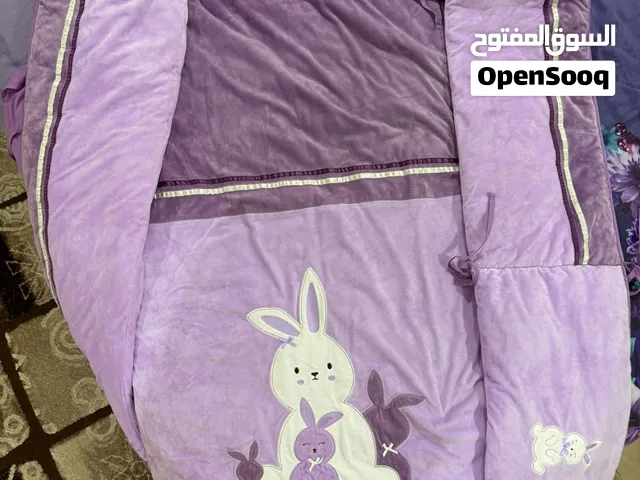 للبيع 2 مفرش سرير اطفال مع حواجز juniors