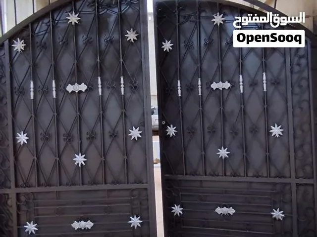 فني حدادة عامة لحام ابواب و نوافد و مضلات و هناقر و تركيب الاقفال صيانة فورية اتصل نجوك لي عندك طراب