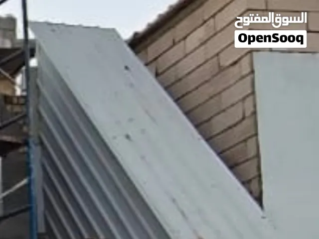 للبيع درج حديد خارجي مغلف بالجينكو، الطول التقريبي 4–5 أمتار، بحالة جيدة. السعر: 500,000 دينار عراقي