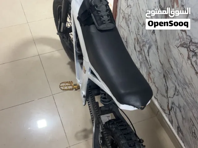 سكوتر كوقو نضيف جدان مايشكي من شي مسرفس وجاهز يعق17معه اغراضه وشاحنه وبطاريته