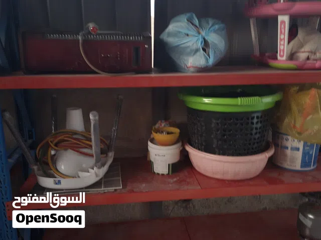 سلام وعليكم ميز مو الغراض الي علي البيع بس الميز يشيل غرض هواي الك اذا عندك غرض يفيدك