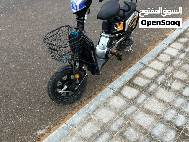 للبيع سكوتر شبه جديد