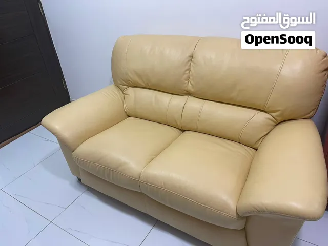 Elegant Beige Leather 2-Seater Sofa – Negotiable, Immediate Sale كنبة جلدية بيج لشخصين – السعر قابل