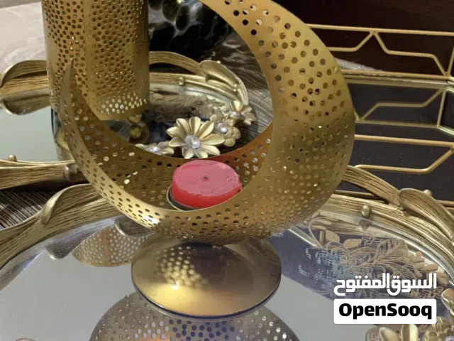 Set of decorative gold mirrored trays and glass vase — good condition