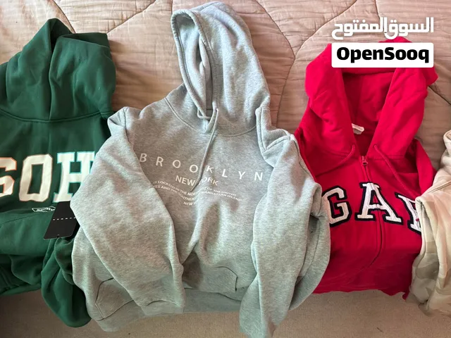هوديات وجاكيتات رجاليه حالتها جديده وغير مستعمله وبراندات اصليه متوفر جميع المقاسات الكميه قربت تخلص