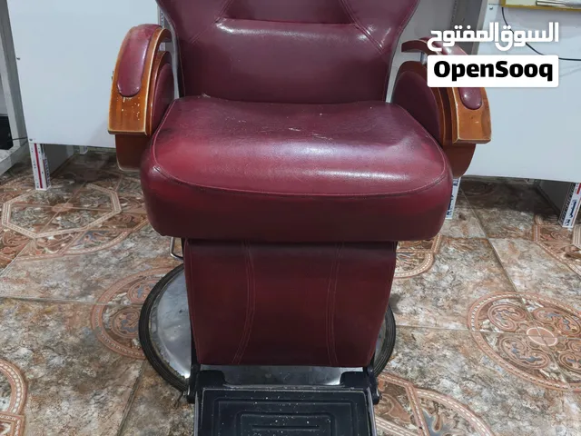 كرسي حلاقه للبيع نضيف ما بي اي خلل