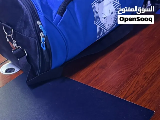 شنطة جيم واغراض للبيع فيه 50حبه