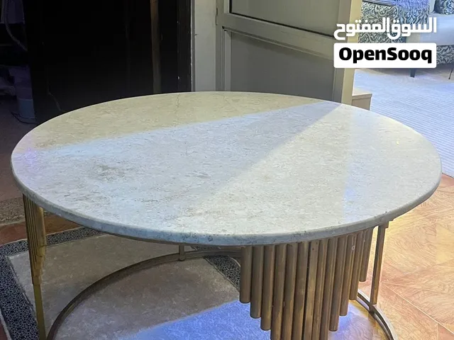 طاوله بحجم كبير رخام جوده عاليه للبيع