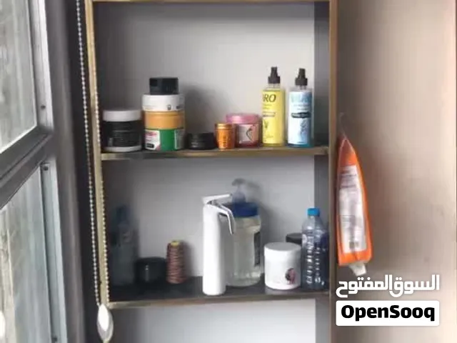 محل حلاقه للبيع او غراضه كاملات هوه والمكاين ومقصات وشسوار وكلشي يه المسواك والكرسي والمرايا700