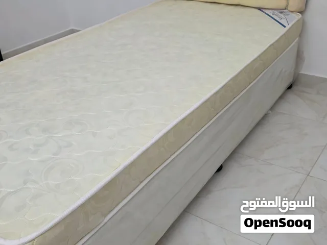اسرة مع دوشك للبيع بحالة السفر