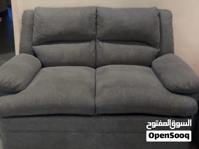 كنبة من هوم سنتر مستعمله للبيع ب200