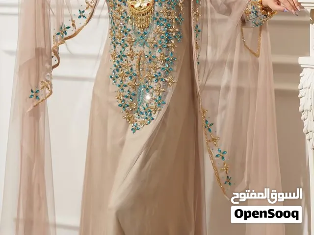 لبس خطوبة ، او مناسبة ، زواج. مناسبة تقليديه فخم جدا لمناسبات و جديد لبسه فقط 3 ساعات