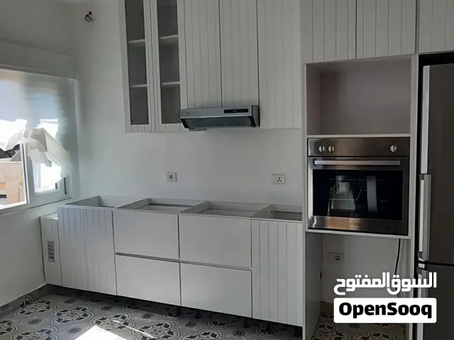 مطبخ خشب أبيض جاهز بجودة ممتازة بسعر 450 دينار قياس 3 متر ونصف