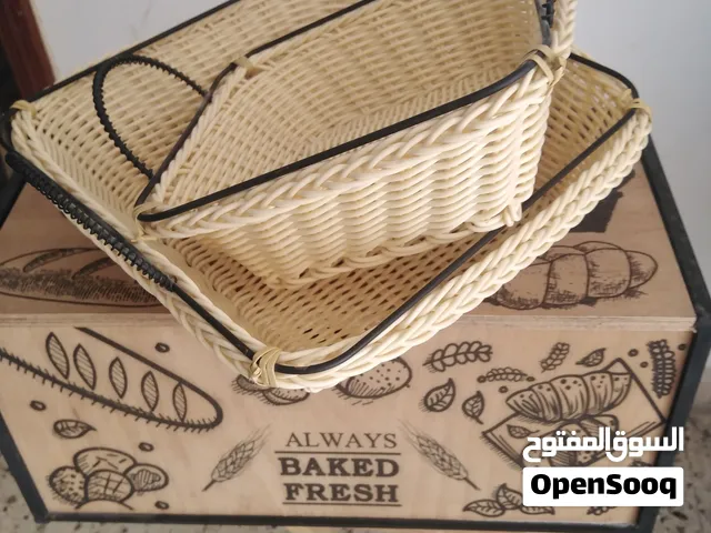 حافظه وسله خبز ولوحه تزين مطبخ