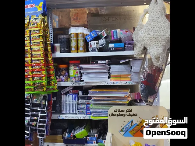رف حديد مستخدم