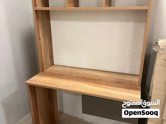 طاولة دراسية جديدة