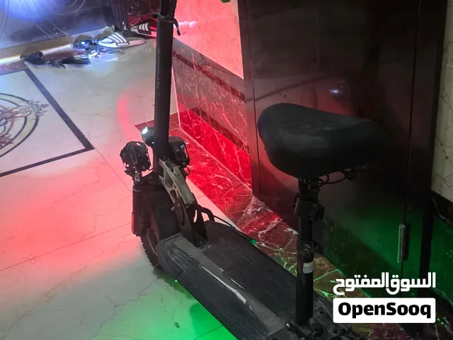 سكوتر جديد مستعمل قليل ممشاه 300 كيلو فقط سكوتار، لا يعاني من شيء شديد قابل للتفاوض
