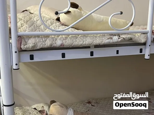 سرير دورين معدني (حديد) بحالة ممتازة  مزود بحواجز أمان علوية