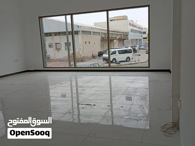 للإيجار محلات في الري في مجمع راقي
