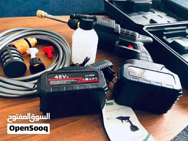 مكينة تنظيف وغسيل السيارة شحن بطاريتين مع عبوة الشامبو 17 دينار