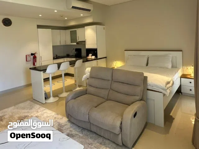 استوديو مفروش للبيع في جبل سيفة بإطلالة على ملعب الجولف