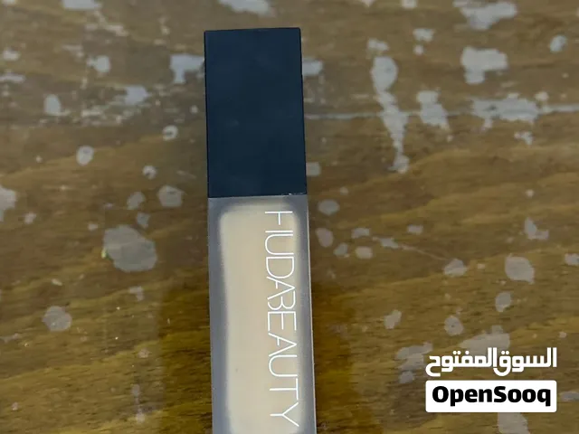 Huda beauty concealer  Not used